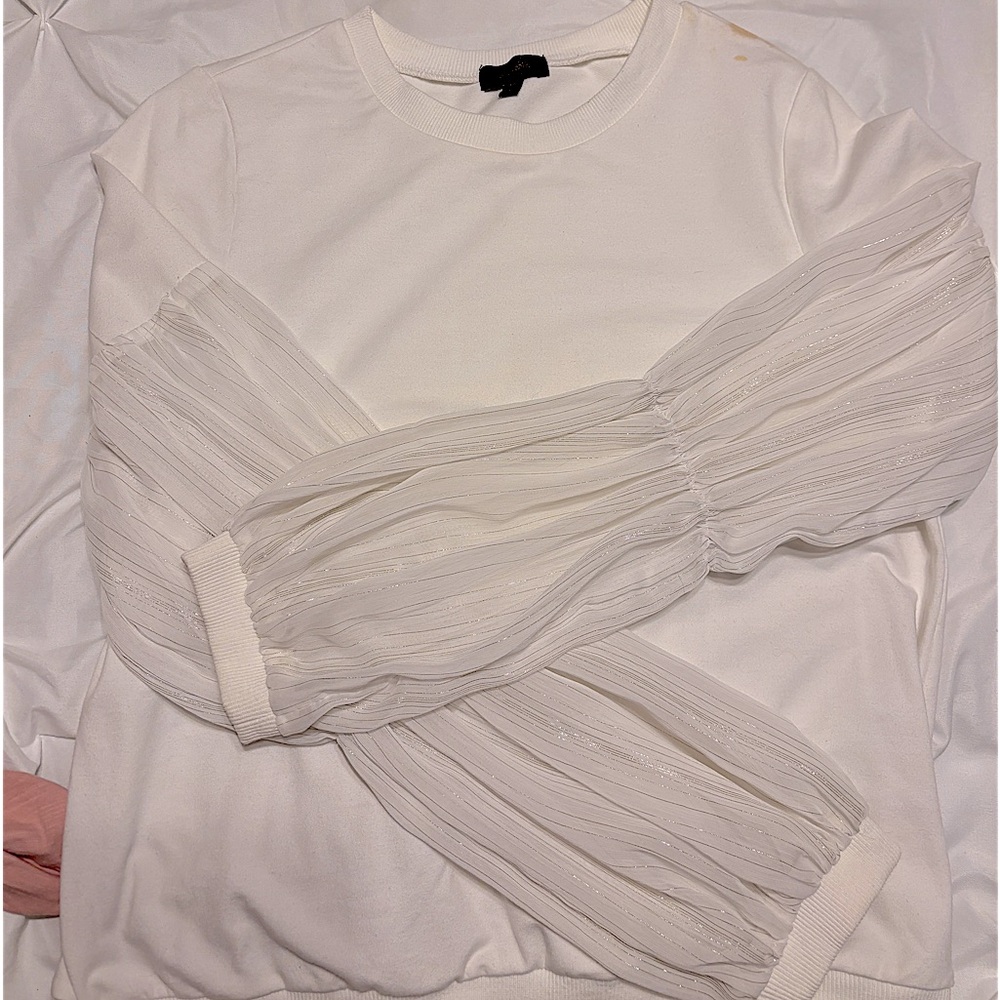 Nice top. Dressy but cute with jeans. Never worn.